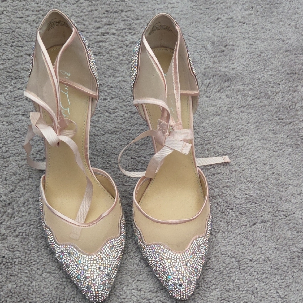 Betsy Johnson Elegant Champagne/Cream and Silver Women's Shoes. Like new.